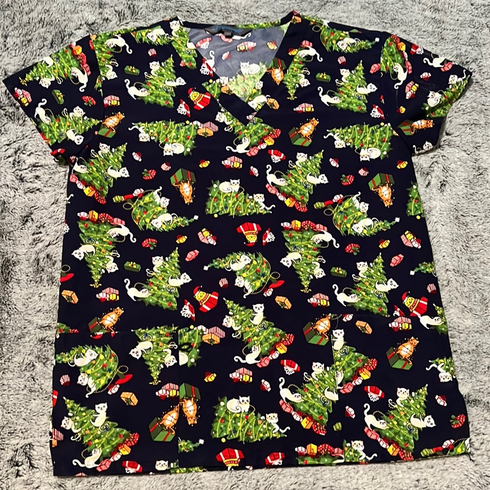 Cat Christmas scrub top. Size small